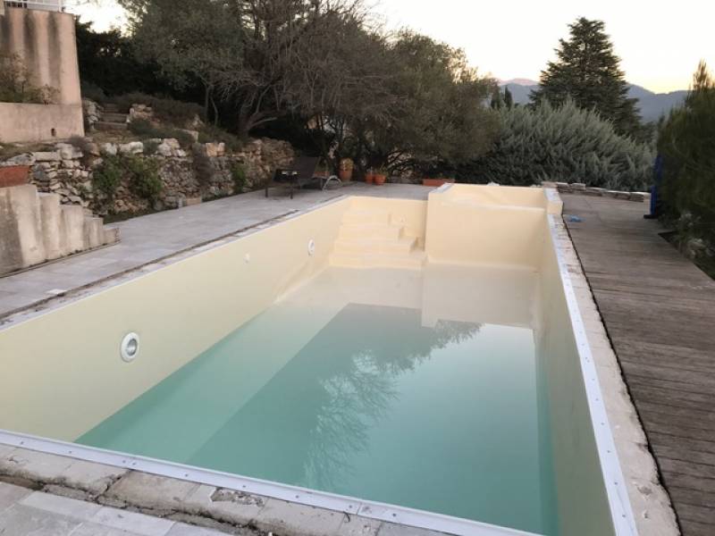 Rénovation de piscine et spa à débordement avec liner épais (PVC ARME ALKOR 2000) pour un Kinésithérapeute à La Destrousse