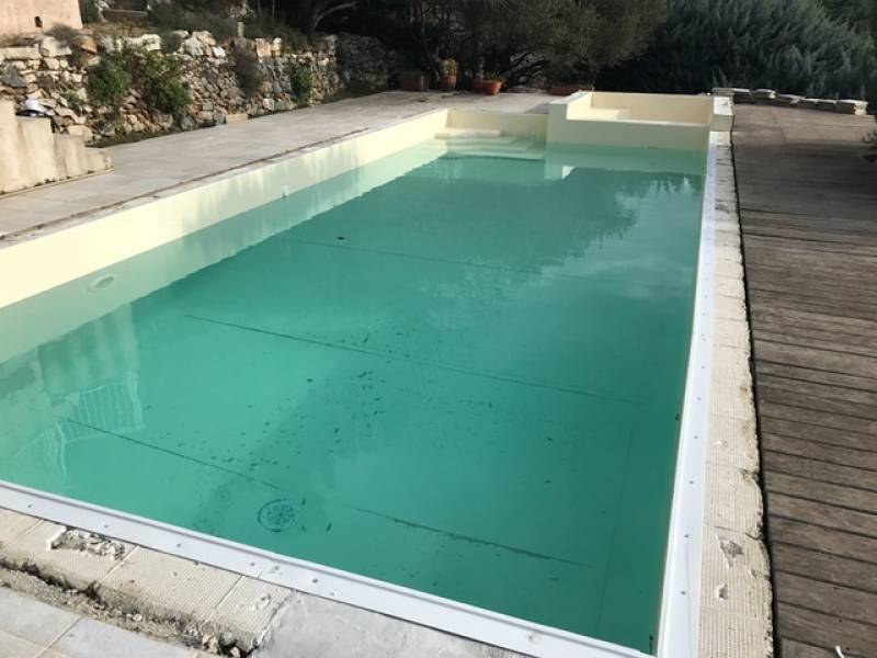 Rénovation de piscine et spa à débordement avec liner épais (PVC ARME ALKOR 2000) pour un Kinésithérapeute à La Destrousse
