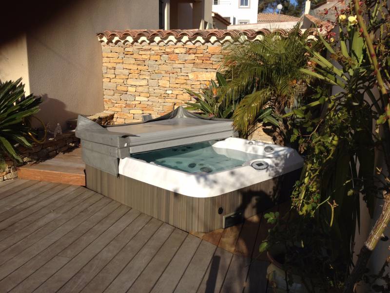 Installation de spa pour 5 personnes à La Ciotat
