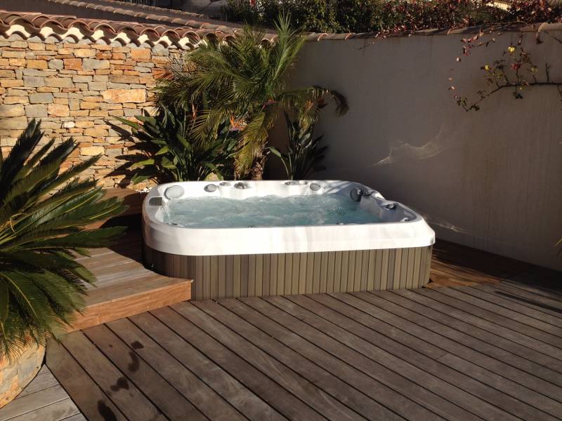 Installation de spa pour 5 personnes à La Ciotat
