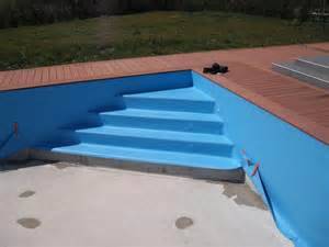 Pose de PVC armé sur escalier d'angle