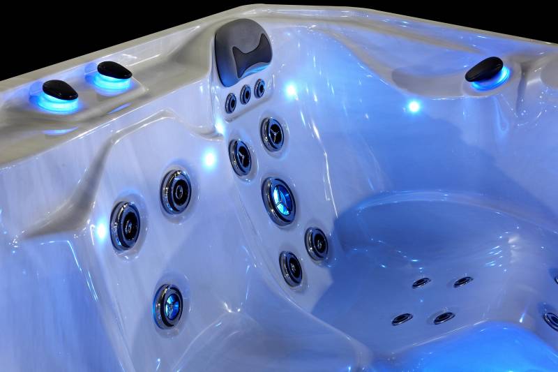 SPA VENDOM CUBA 6 PLACES GEMENOS